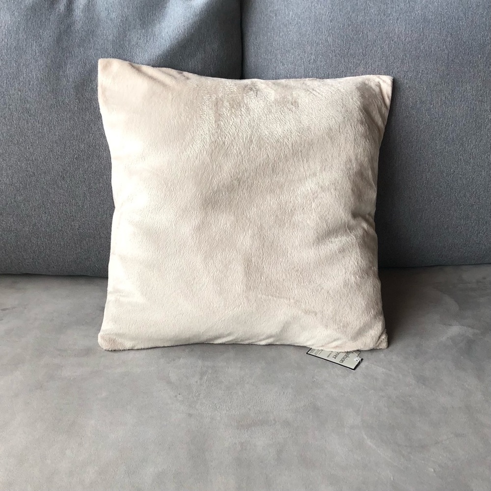 Cushion Cover 18” x 18” ~ Brand New!